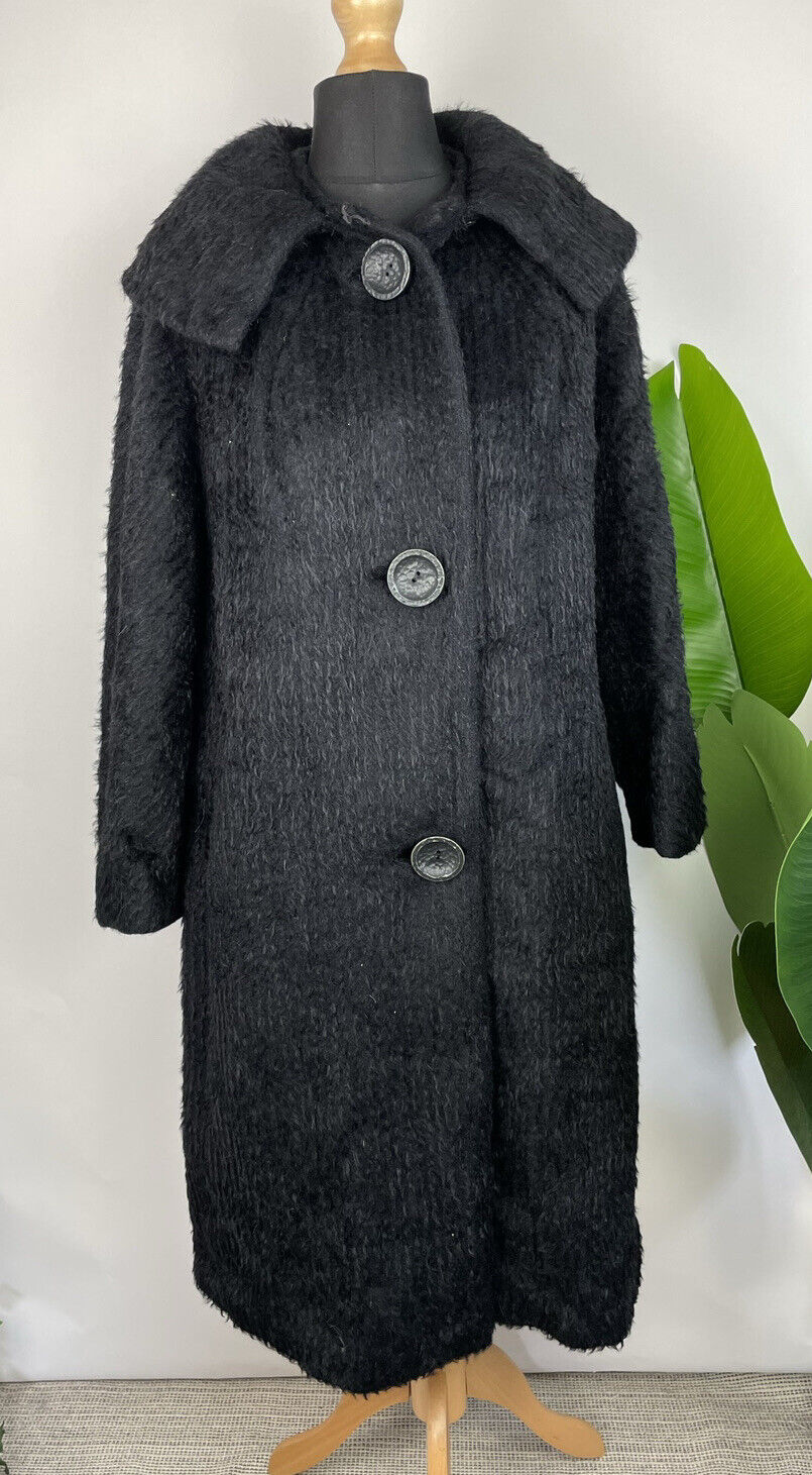 Vintage trench coat//black// popular size 14