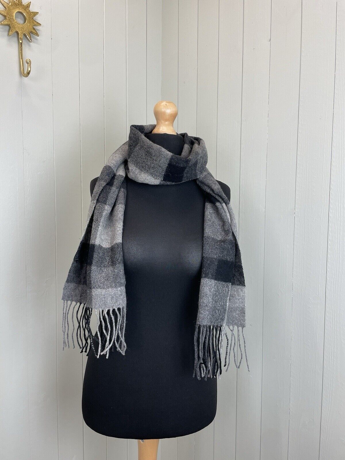 Unisex Vintage Grey Tartan Check Tasselled Knit Scarf